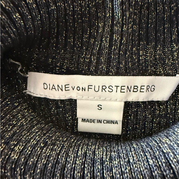 Last chance - Diane Von Furstenberg mock turtleneck, size small. - Picture 2 of 4